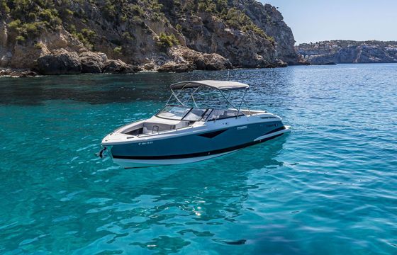 Motorboat Cobalt A29 430hp