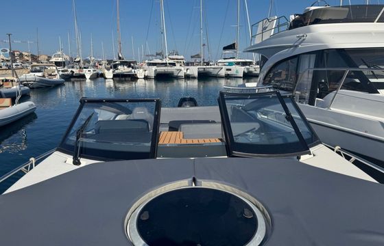 Motorboat Parker 800 cruiser 350hp