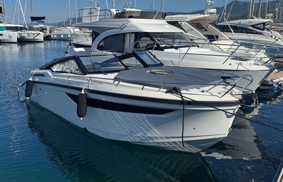 Motorboat Parker 800 cruiser 350hp