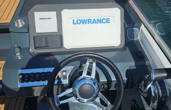 Motorboat Parker 800 cruiser 350hp