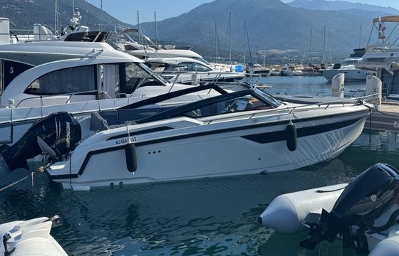 Motorboat Parker 800 cruiser 350hp