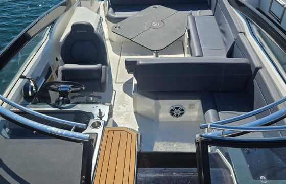 Motorboat Parker 800 cruiser 350hp