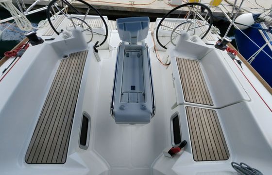 Sailboat Jeanneau Sun Odyssey 389 11m