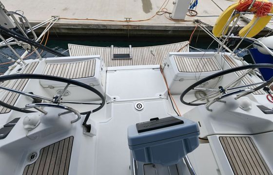 Sailboat Jeanneau Sun Odyssey 389 11m
