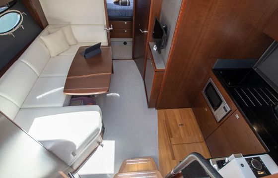 Motorboat Princess V39 660hp