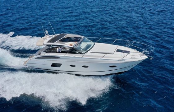 Motorboat Princess V39 660hp