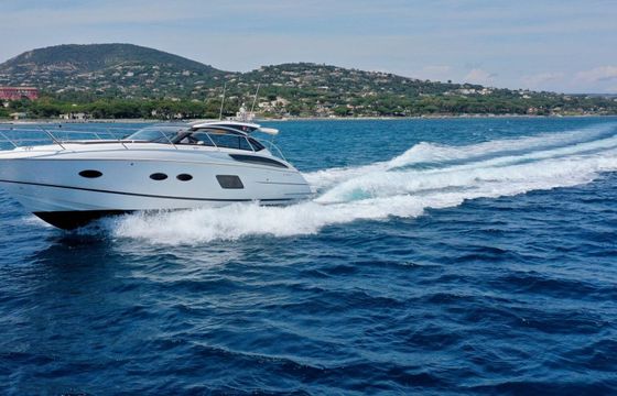 Motorboat Princess V39 660hp