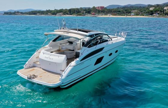 Motorboat Princess V39 660hp