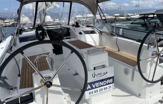 Sailboat BENETEAU OCEANIS 34.1 10m