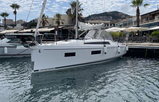 Sailboat BENETEAU OCEANIS 34.1 10m