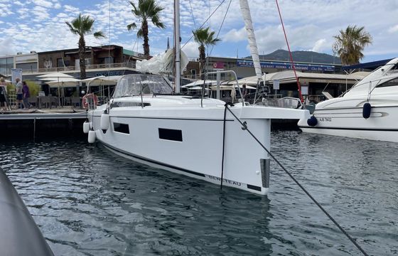 Sailboat BENETEAU OCEANIS 34.1 10m
