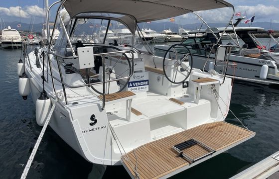 Sailboat BENETEAU OCEANIS 34.1 10m