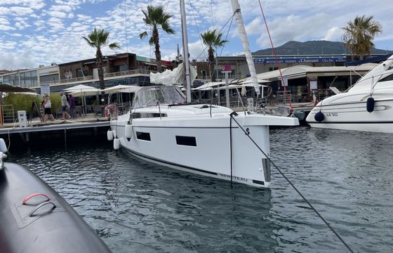 Sailboat BENETEAU OCEANIS 34.1 10m