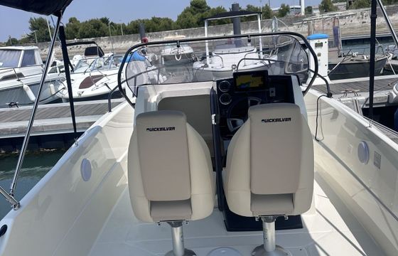 Motorboat Quicksilver 705 Open 150hp