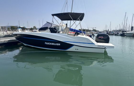 Motorboat Quicksilver 705 Open 150hp