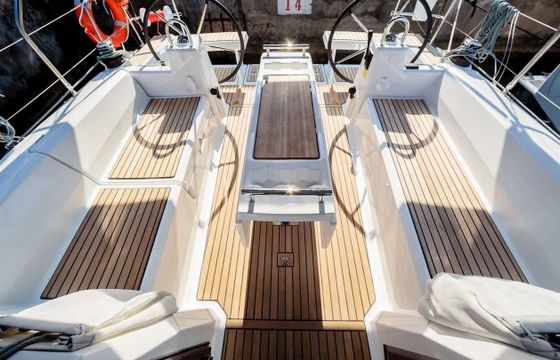 Sailboat Beneteau Oceanis 35.1 10.45m
