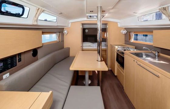 Sailboat Beneteau Oceanis 35.1 10.45m