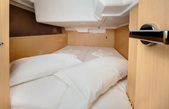 Sailboat Beneteau Oceanis 35.1 10.45m