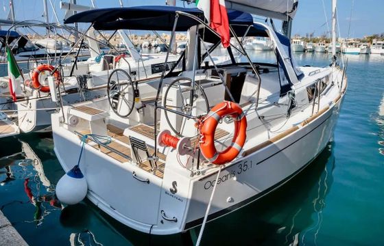 Sailboat Beneteau Oceanis 35.1 10.45m