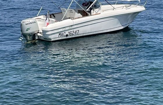 Motorboat Jeanneau CAP camarat 625 cc 130hp