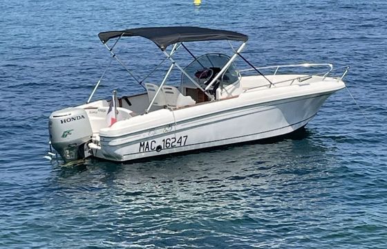 Motorboat Jeanneau CAP camarat 625 cc 130hp