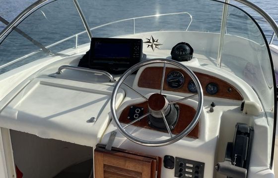 Motorboat Jeanneau CAP camarat 625 cc 130hp