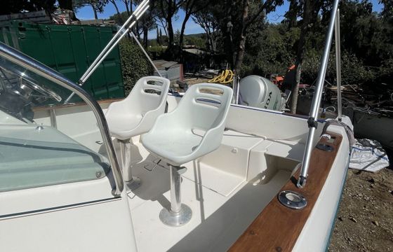 Motorboat Jeanneau CAP camarat 625 cc 130hp