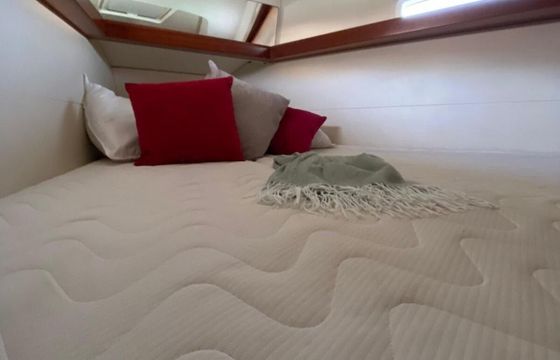 Sailboat Beneteau Oceanis 43 12.75m