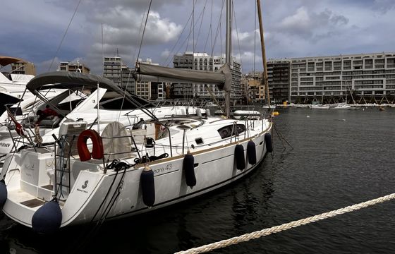 Sailboat Beneteau Oceanis 43 12.75m