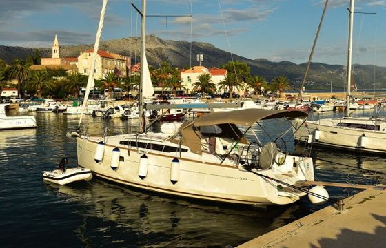 Sailboat JEANNEAU 349 10.34m