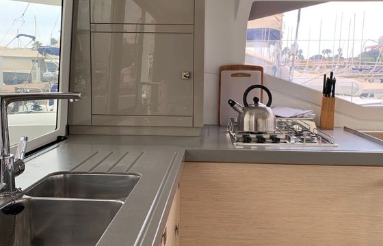 Catamaran FOUNTAINE PAJOT LUCIA 40 11.73m