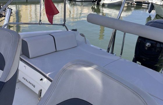 Motorboat Beneteau Flyer 6.6 200hp