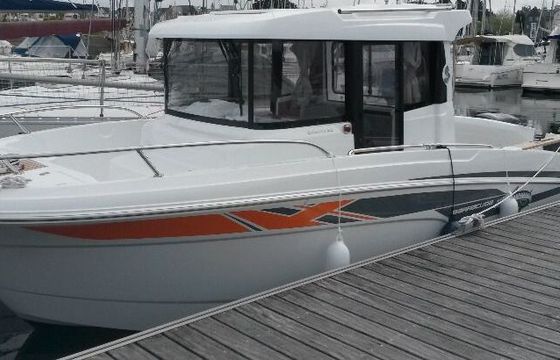 Motorboat Beneteau Barracuda 7 200hp