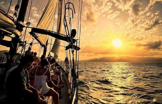 Sailboat Classic Gaff-rigged Schooner Gloucester schooner 20m