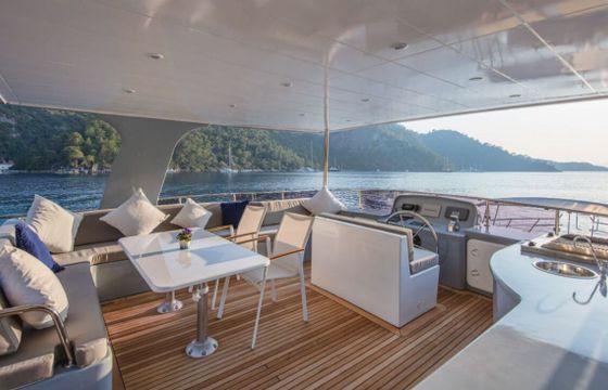 Motor yacht 2023 model luxury gulet with  capacity of 6 people gulet 350hp