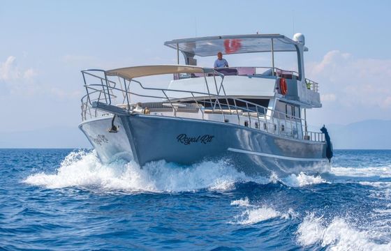 Motor yacht 2023 model luxury gulet with  capacity of 6 people gulet 350hp
