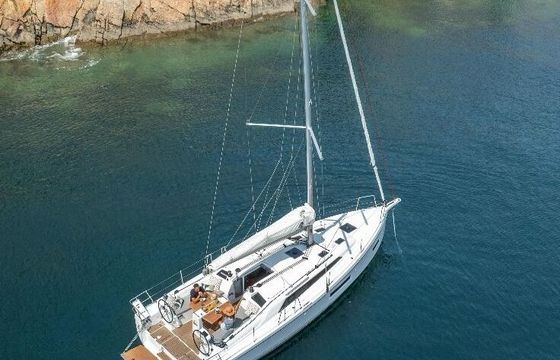 Sailboat Beneteau Océanis 37.1 11.9m