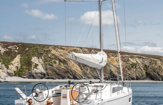 Sailboat Beneteau Océanis 37.1 11.9m