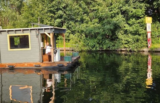 Houseboat Eigenbau Hausfloos