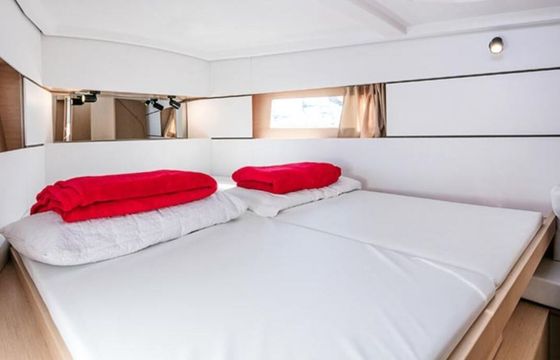 Sailboat BENETEAU OCEANIS 38 11.55m