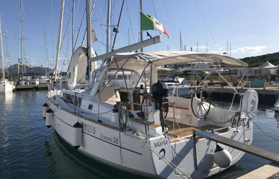 Sailboat BENETEAU OCEANIS 38 11.55m