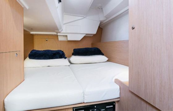 Sailboat BENETEAU OCEANIS 38 11.55m