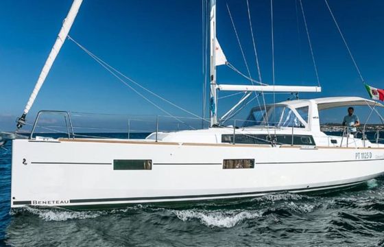 Sailboat BENETEAU OCEANIS 38 11.55m