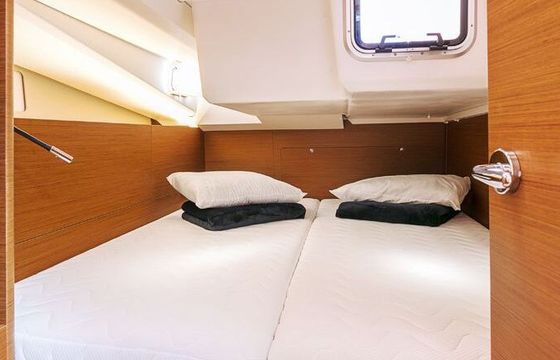 Sailboat JEANNEAU SUN ODYSSEY 440 13.39m