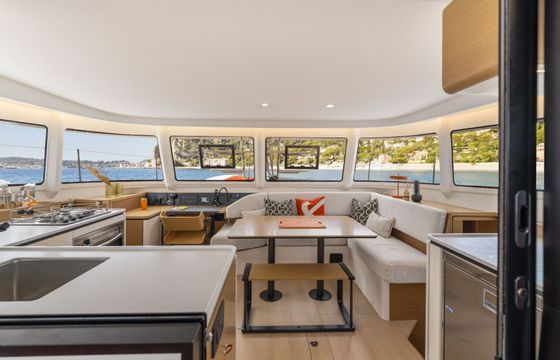 Catamaran BENETEAU EXCESS 13 13m