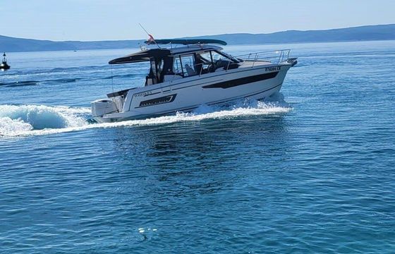 Motorboat Jeanneau Merry Fisher 895 350hp