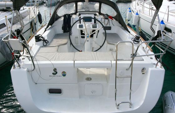 Sailboat Beneteau Oceanis 34.2 10.34m