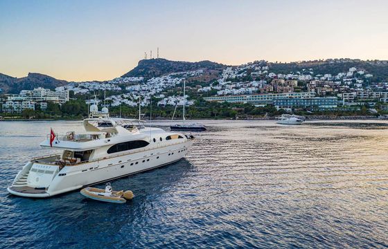 Motor yacht Falcon 115 2285hp