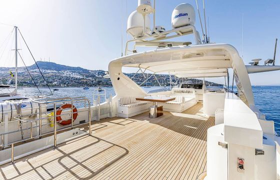 Motor yacht Falcon 115 2285hp
