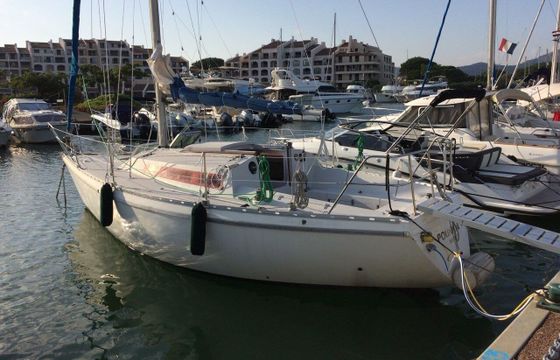 Sailboat JEANNEAU AQUILA 8.28m